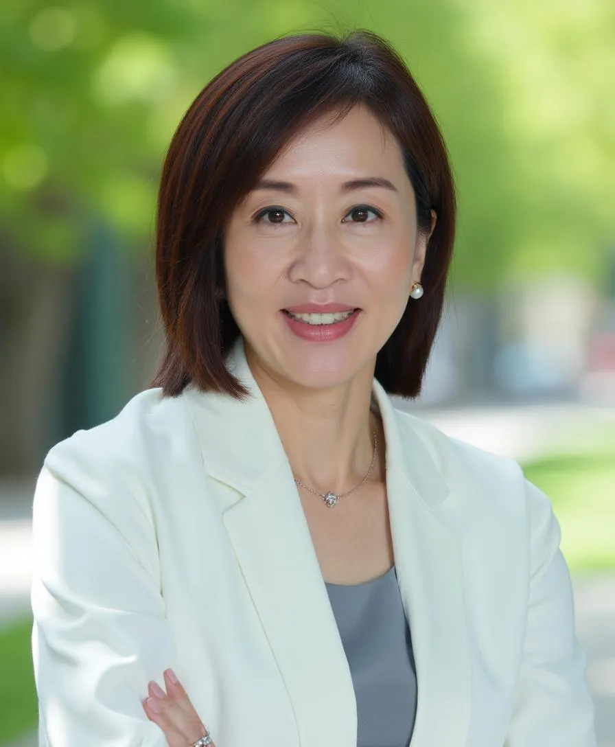 Cindy Chow Headshot