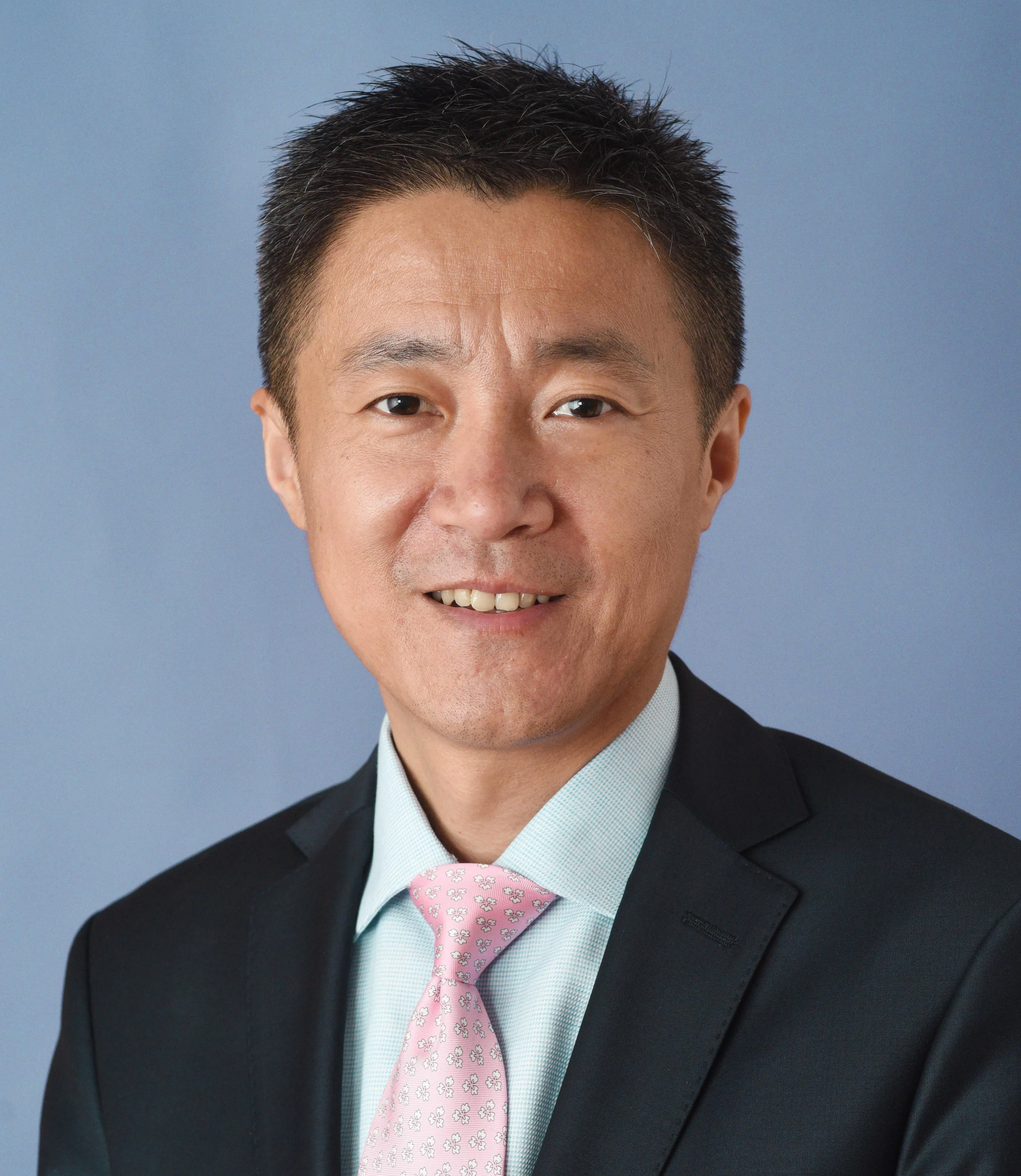 lewis sun headshot